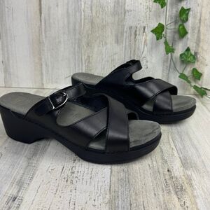 Dansko Sandals Womens EU 42 US 11
Black Leather Sela Slip On Open Toe Clog